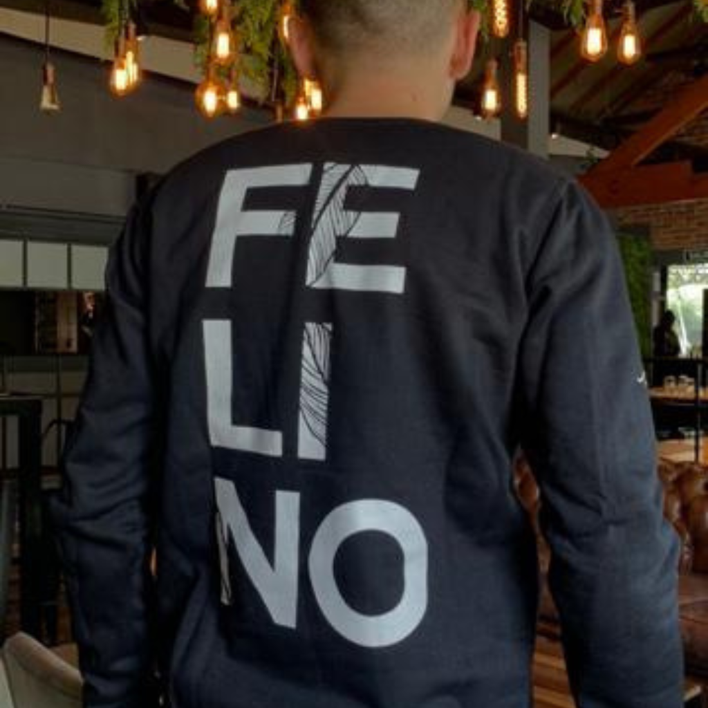 Buzo con cuello redondo